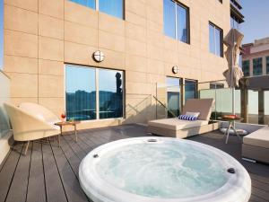 En balkon eller terrasse på Novotel Bur Dubai - Healthcare City