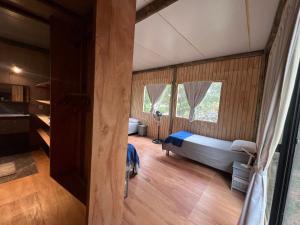 En eller flere senge i et værelse på Ubicación estratégica