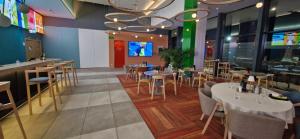 Restoran atau tempat lain untuk makan di CercIbis +50 gambar