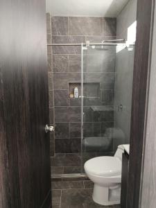 Et badeværelse på NaGLo1527