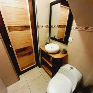 Et badeværelse på Casa Descanso y Madera + 9 billeder