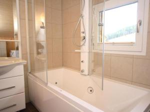 Et badeværelse på Heidi und Peter + 27 billeder