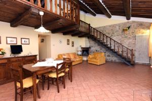 Restauracja lub miejsce do jedzenia w obiekcie Agriturismo La Valle del Sole