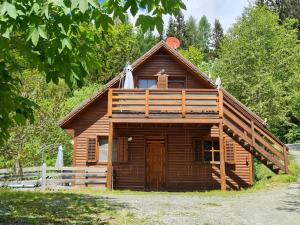 een blokhut met een gambrel dak bij Karawankenpanorama in Liebenfels