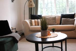 Posezení v ubytování SHM Stays NECAirport M6 Free Parking Available