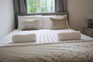 Postel nebo postele na pokoji v ubytování SHM Stays NECAirport M6 Free Parking Available