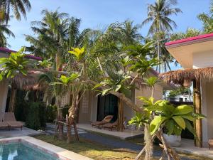 Hồ bơi trong/gần Pinky Tropical Resort & Villa