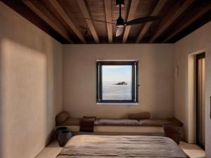 Postel nebo postele na pokoji v ubytování Luura Paros Cliff Adults only 16 plus