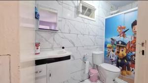 a bathroom with a cartoon characters painted on the wall at Casa com jacuzzi in Florianópolis +20 photos