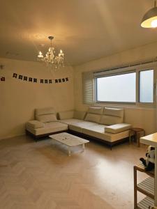 a living room with a couch and a table at 경기도 양평군 강남로714-14 미니조식무료서비스 in Yangpyeong