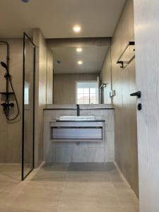 Phòng tắm tại Holmes Pranakorn