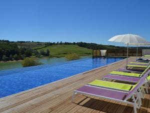 Bazén v ubytování Maison cosy avec terrasse au Carla-Bayle - API-1-52-1369 nebo v jeho okolí