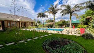 Swimmingpoolen hos eller tæt på Uyoga House