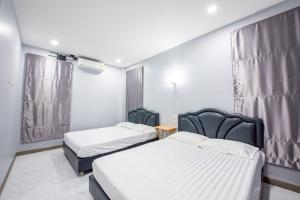 Giường trong phòng chung tại INNER Poolvilla Pattaya +16 ảnh