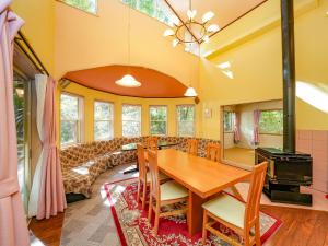 Khu vực ghế ngồi tại ルネス軽井沢-高原の貸切コテージでBBQ and 焚火を満喫-