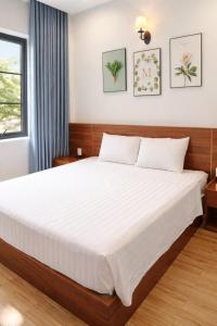 En eller flere senge i et værelse på Mai Linh Hotel