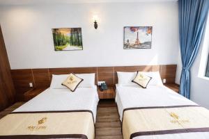 En eller flere senge i et værelse på Mai Linh Hotel