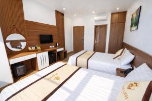 En eller flere senge i et værelse på Mai Linh Hotel