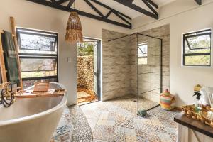 Koupelna v ubytování Grace of Africa, Couples 5 STAR Nature Lodge + 77 fotografií