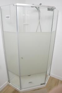 een vitrine in een kamer bij Sunny Suite in Saskatoon