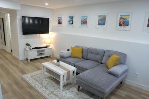 Afbeelding uit fotogalerij van Sunny Suite in Saskatoon +2 foto's