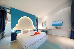 Afbeelding uit fotogalerij van Red Arch Pool Suite Bangtao Phuket in Ban Pak Lak