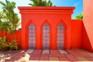 Afbeelding uit fotogalerij van Red Arch Pool Suite Bangtao Phuket in Ban Pak Lak