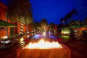 Afbeelding uit fotogalerij van Red Arch Pool Suite Bangtao Phuket in Ban Pak Lak