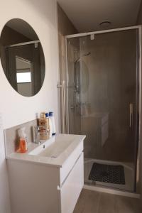 Koupelna v ubytování Brand New 2Bed2Bath By Playground Near Town Centre + 14 fotografií