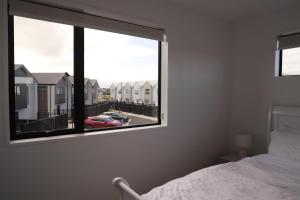 Postel nebo postele na pokoji v ubytování Brand New 2Bed2Bath By Playground Near Town Centre