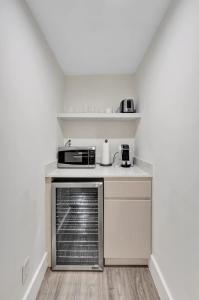 Køkken eller tekøkken på Eden Escape Walk to FLT Beach 2107