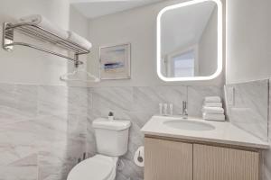 Et badeværelse på Eden Escape Walk to FLT Beach 2107