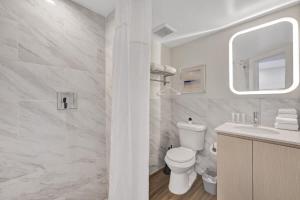 Et badeværelse på Eden Escape Walk to FLT Beach 2107 + 39 billeder