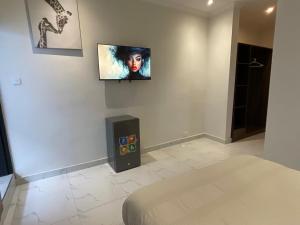 TV a/nebo společenská místnost v ubytování Kwetu Guest House Ndola