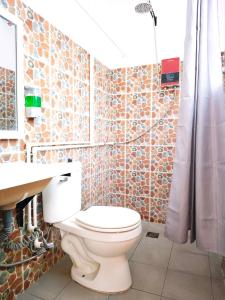 Koupelna v ubytování Moalboal Seaside Resort