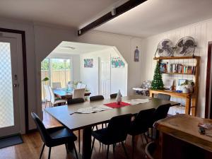 a dining room with a table and chairs at Rustic Retreat Esperance in Esperance