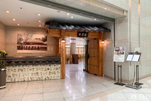 Lobbyen eller receptionen på The K Hotel Gyeongju + 26 billeder