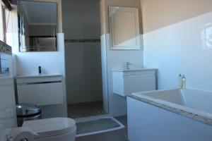 Koupelna v ubytování Seaside Hermanus Guest Room