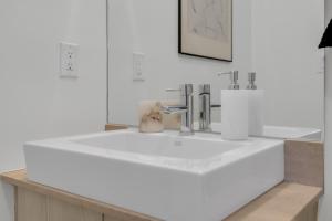 a bathroom with a white counter with two sinks at Luxe 3-Bedroom Lakeview Condo, Free parking ,Walk to CN Tower, Scotiabank Arena & Rogers Centre in Toronto +30 photos