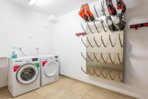 a laundry room with a washer and a washing machine at Tauernlodge Sonnblick Top 2 in Mühlbach am Hochkönig