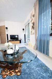 Et tv og/eller underholdning på Hill top apartment