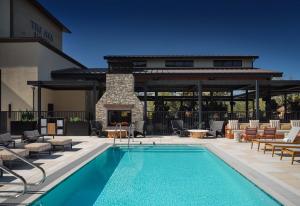 Swimmingpoolen hos eller tæt på The Ava Hotel Paso Robles, Curio Collection By Hilton