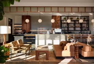 Et opholdsområde på The Ava Hotel Paso Robles, Curio Collection By Hilton