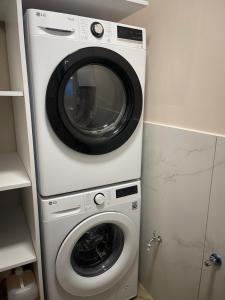 a washing machine and a dryer in a room at ZiAna - Hiperbara Livezeni in Livezeni