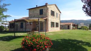 Общий вид на горы или вид на горы из фермерского дома