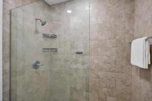 Koupelna v ubytování Tropical Oasis 2BR House w Pool