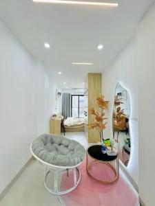 a living room with a chair and a table at Cozy Homestay Tây Mỗ in Phú Thú