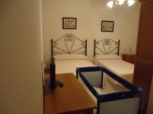 Postel nebo postele na pokoji v ubytování Hotel Antequera Rural Fortes La Nuit