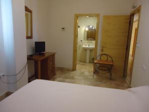 TV a/nebo společenská místnost v ubytování Hotel Antequera Rural Fortes La Nuit