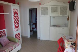 Holiday Lodge al Porto的厨房或小厨房